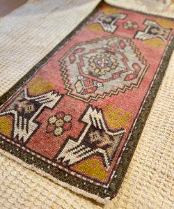 Vintage Turkish Mini Rug 004